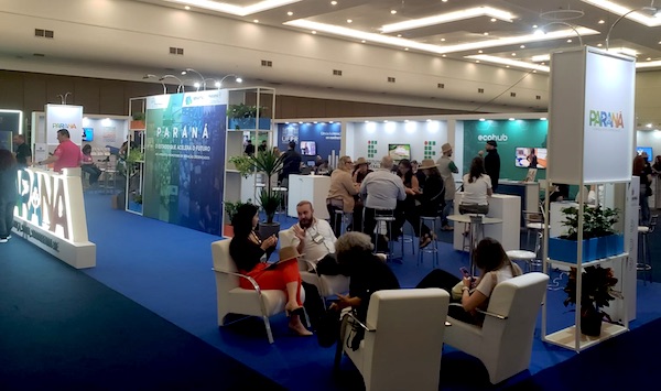 Universidades, parques tecnológicos e empresas paranaenses se apresentam ao país em feira de negócios